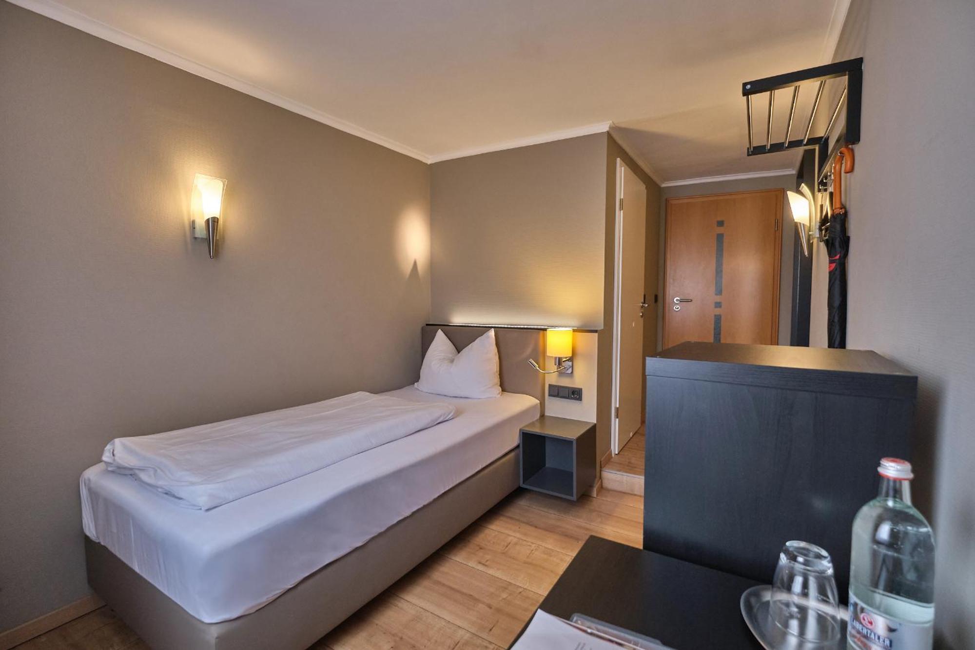 Hotel Roter Hahn Ratisbonne Extérieur photo