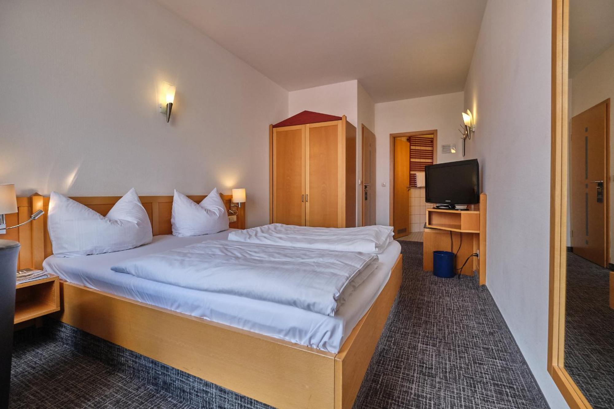 Hotel Roter Hahn Ratisbonne Extérieur photo