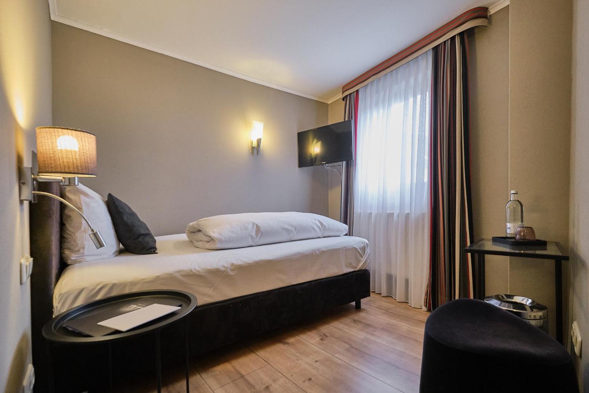 Hotel Roter Hahn Ratisbonne Extérieur photo